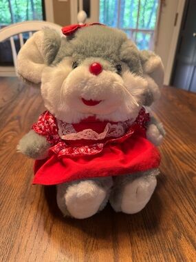 Vintage 1992 Commonwealth Christmas Girl Mouse In A Dress